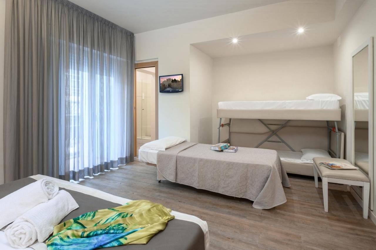 Atlas Hotel Riccione Exterior foto